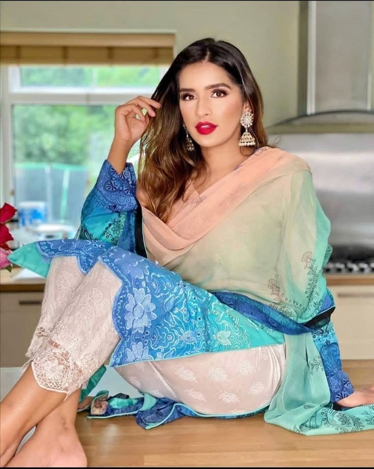 Call Girls in Karachi